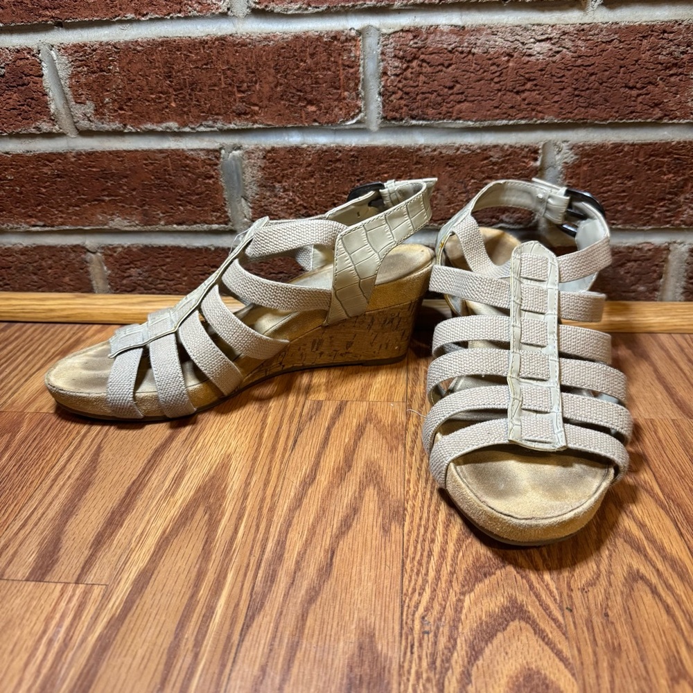 Women’s Aerosoles Tan Candlelight Wedge Sandals Size 8M Normcore Unassuming
